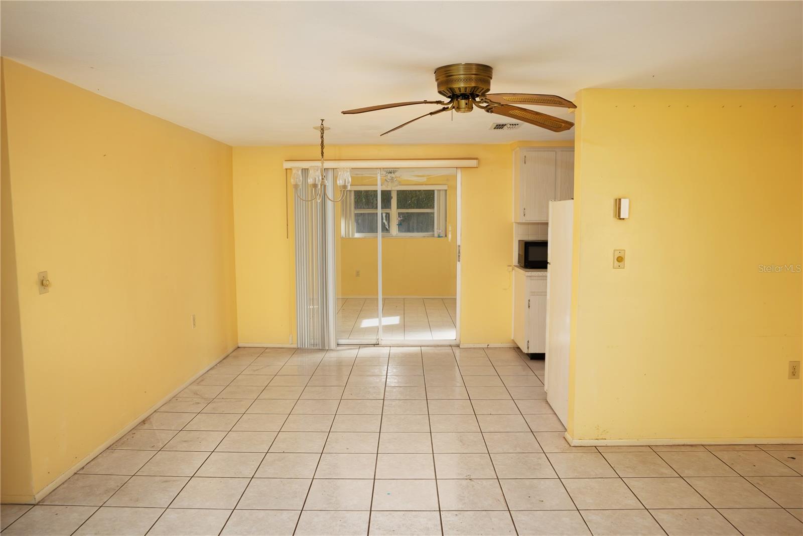 COLONIAL HILLS - Residential