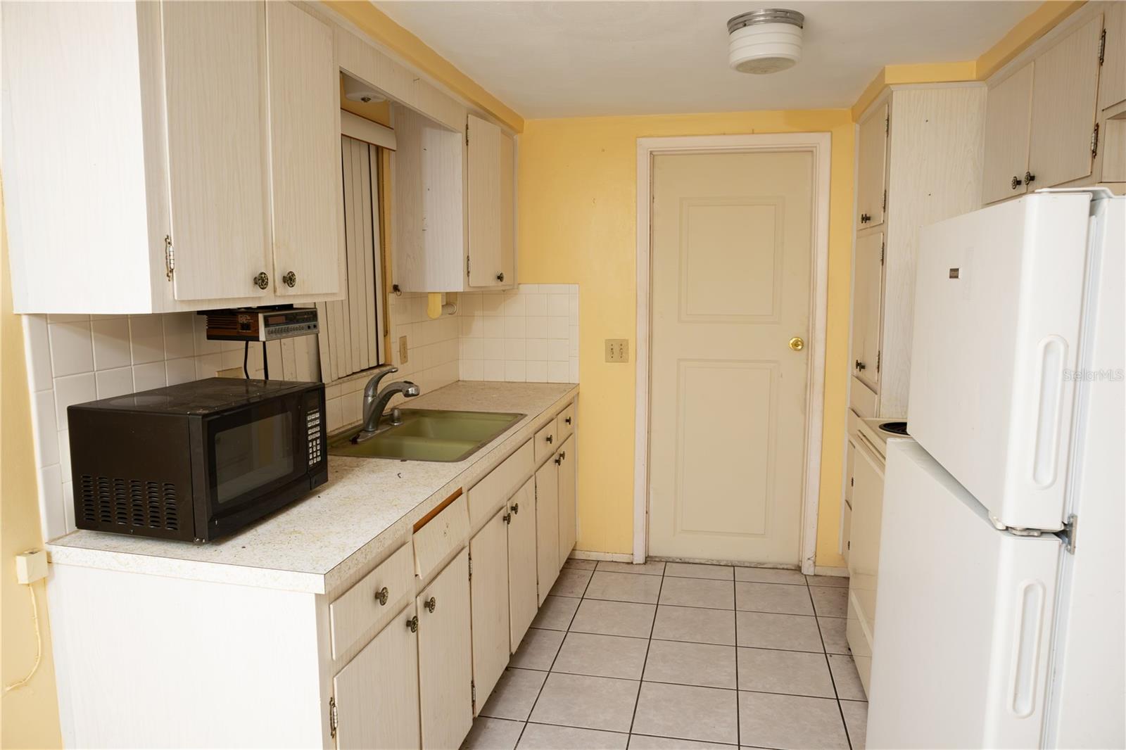 COLONIAL HILLS - Residential