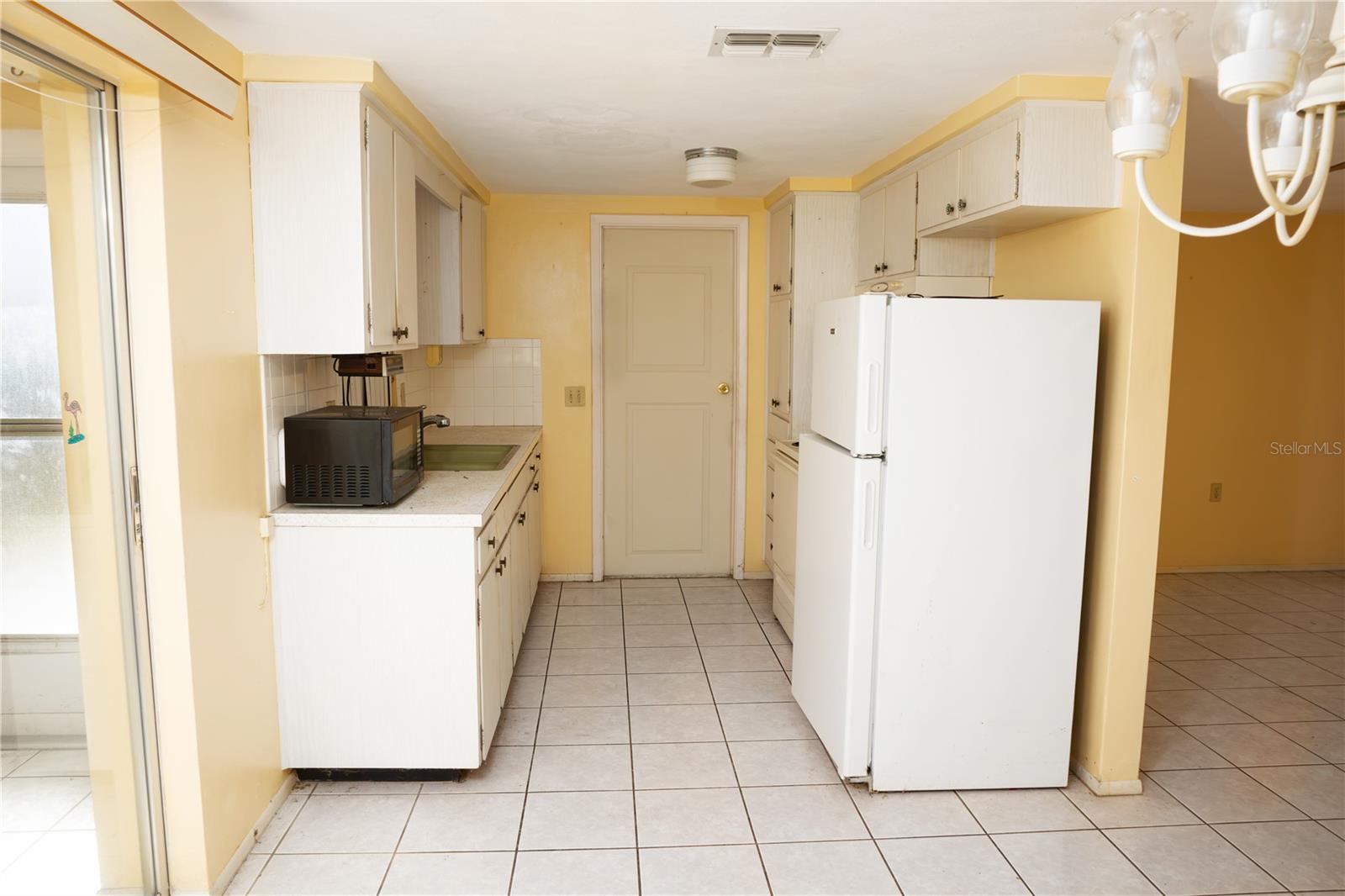 COLONIAL HILLS - Residential