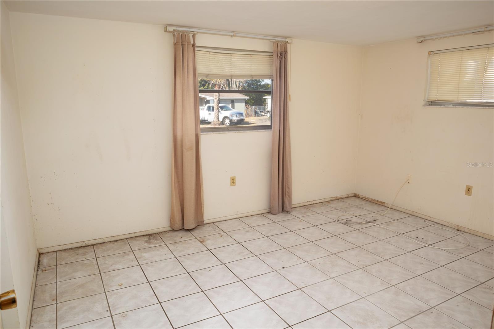 COLONIAL HILLS - Residential