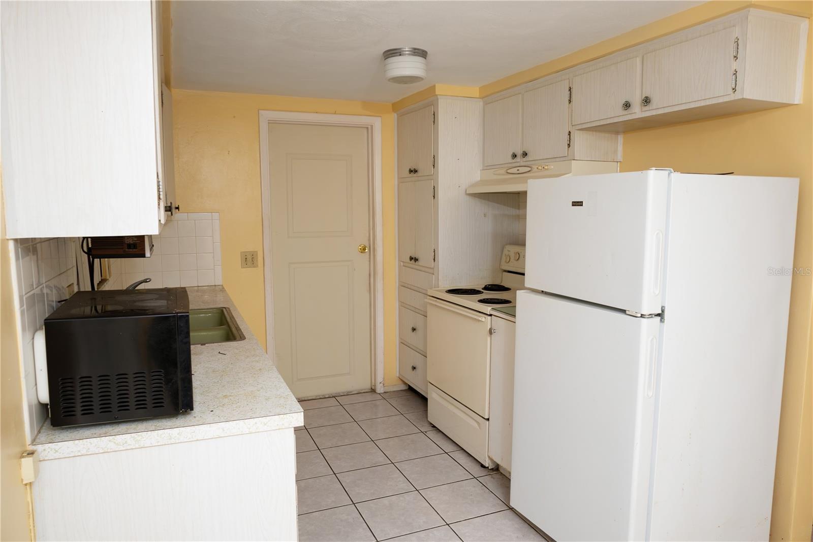 COLONIAL HILLS - Residential