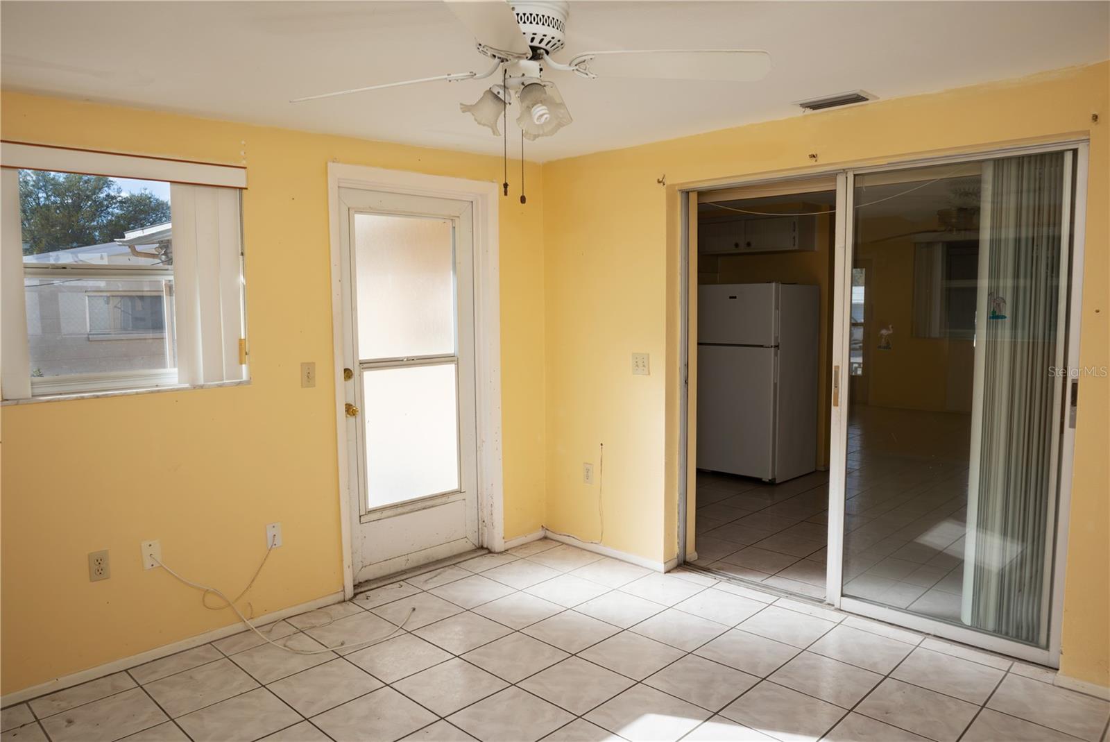 COLONIAL HILLS - Residential