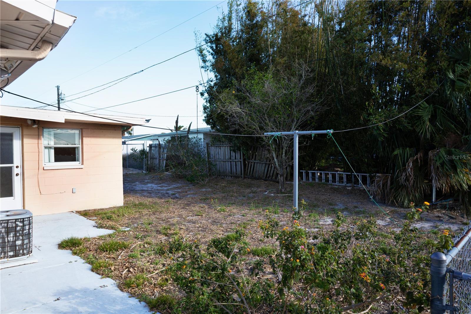 COLONIAL HILLS - Residential