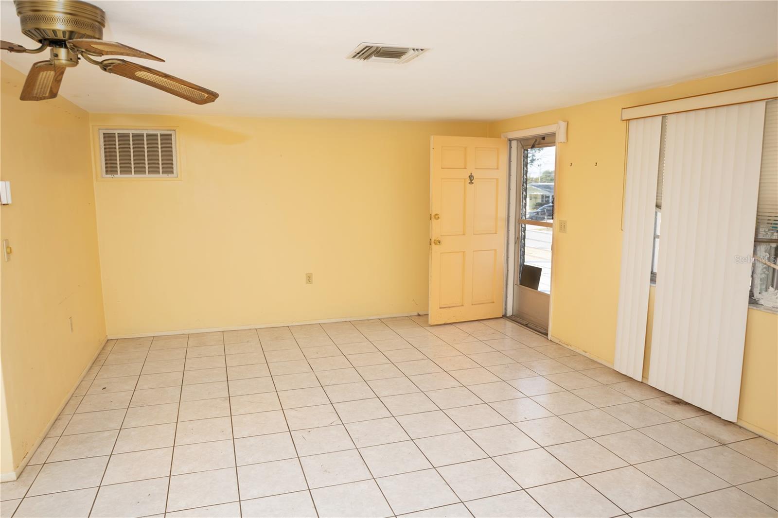 COLONIAL HILLS - Residential