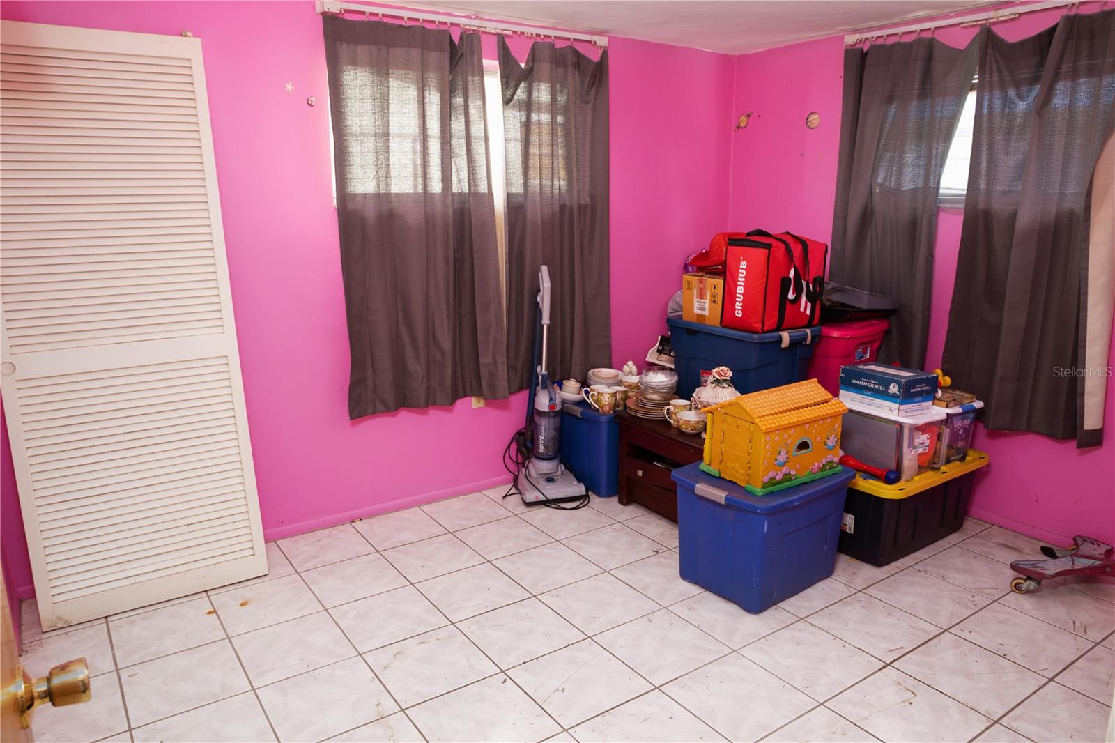 COLONIAL HILLS - Residential