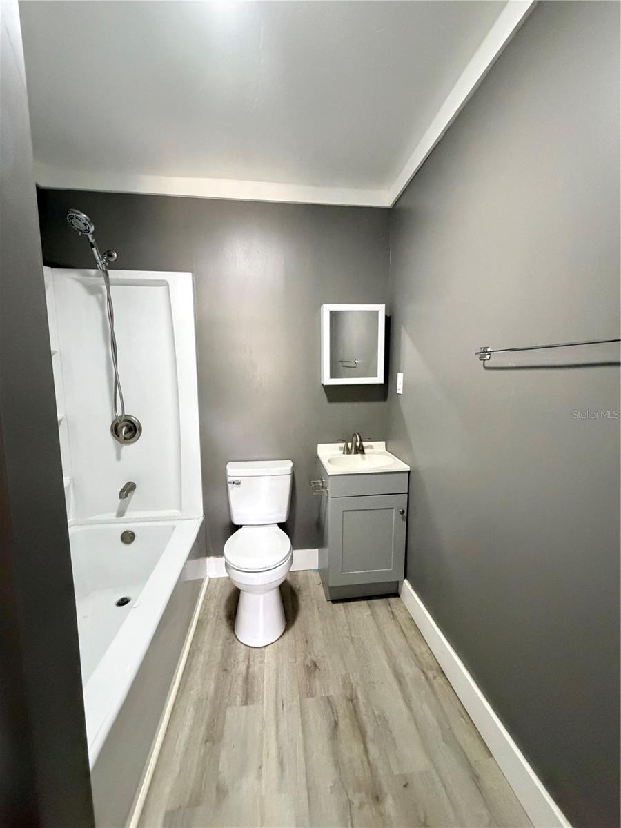 PERRY LT 04 BLK 17 KINGSTON - Residential Lease