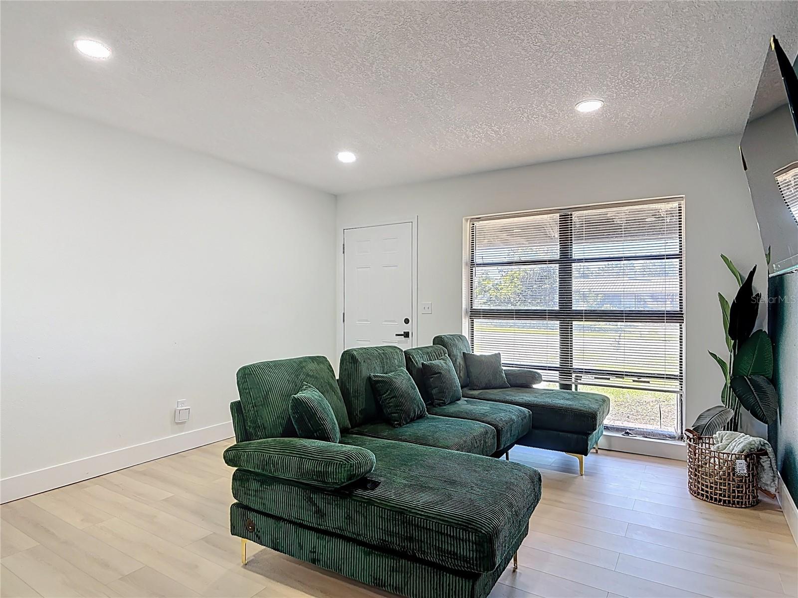 1195 RAMBLE AVENUE