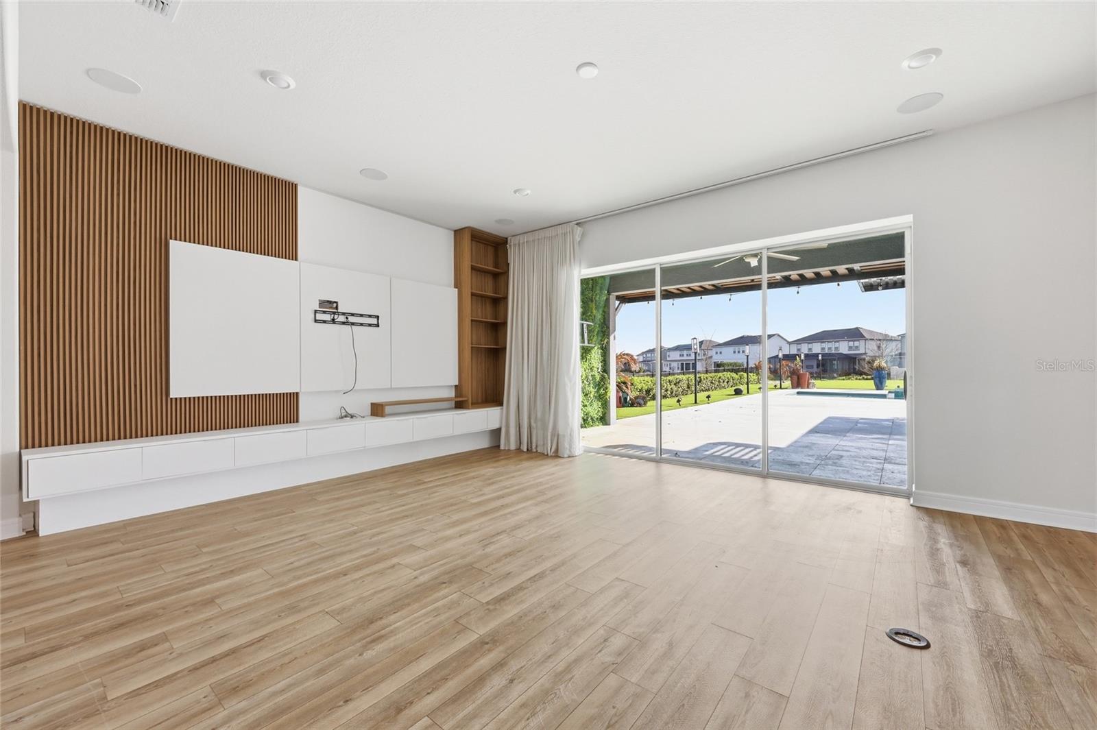 ISLES/LK NONA PH 2 - Residential