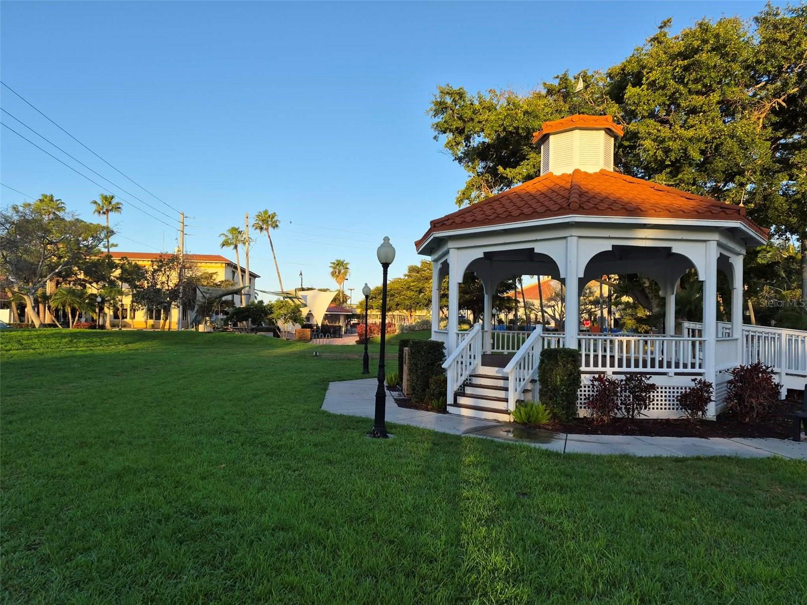 BAYSHORE ESTATES - Residential Income