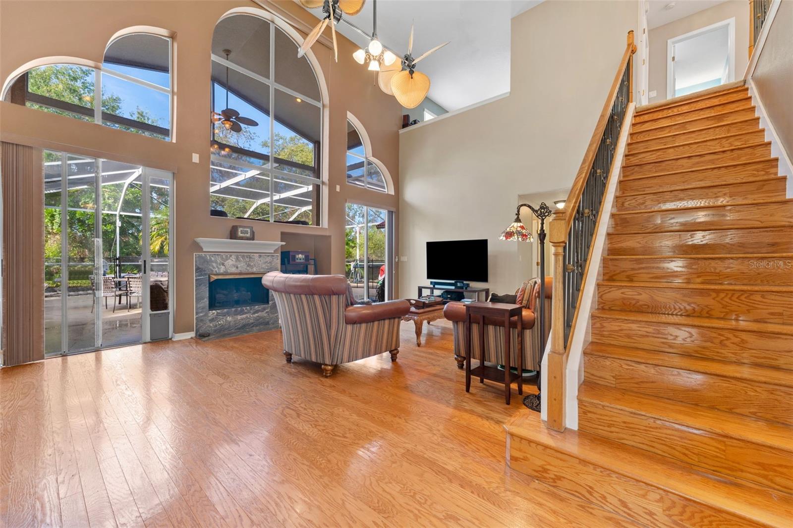 1858 LONGVIEW LN
