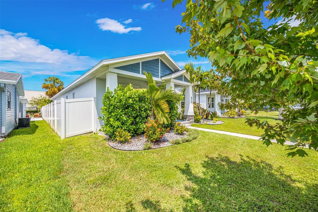 Photo of 475 36th Avenue N, St Petersburg, FL 33704 (MLS # TB8412933)