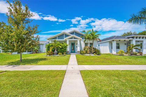 Photo of 475 36th Avenue N, St Petersburg, FL 33704 (MLS # TB8412933)
