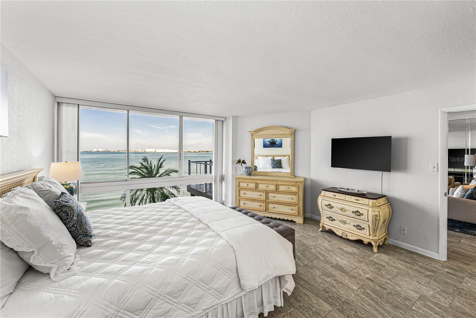 ISLA KEY CONDO - Residential