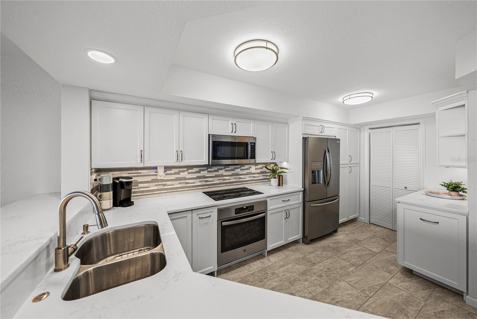 ISLA KEY CONDO - Residential