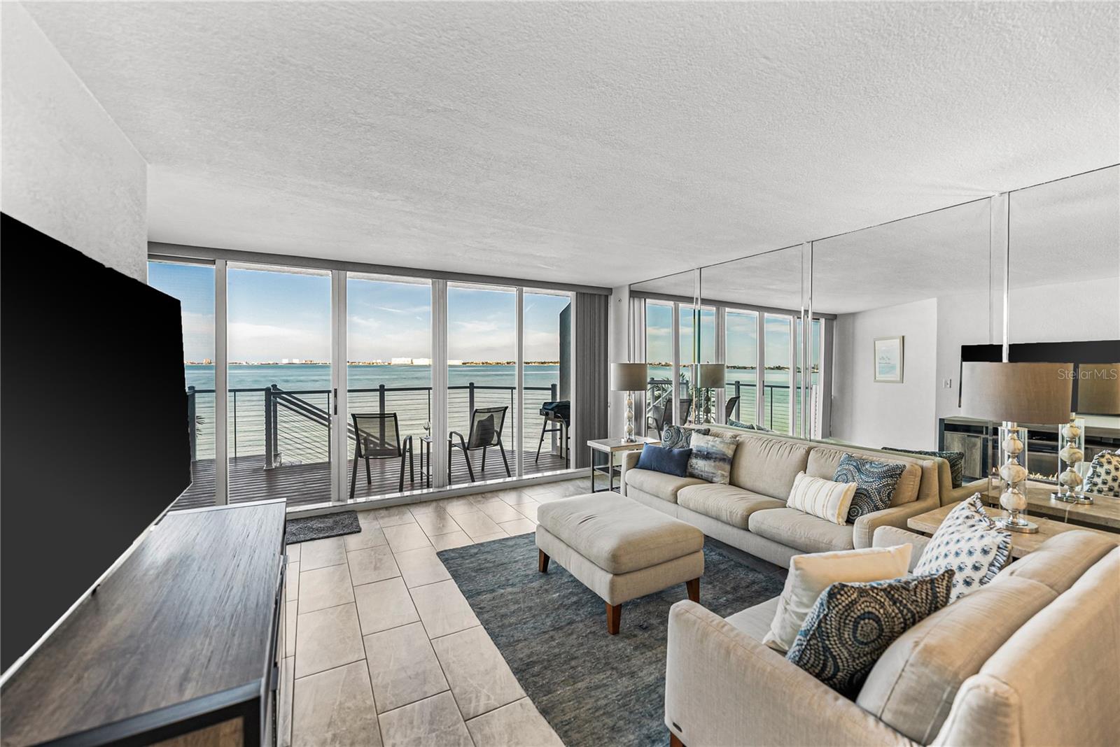 ISLA KEY CONDO - Residential