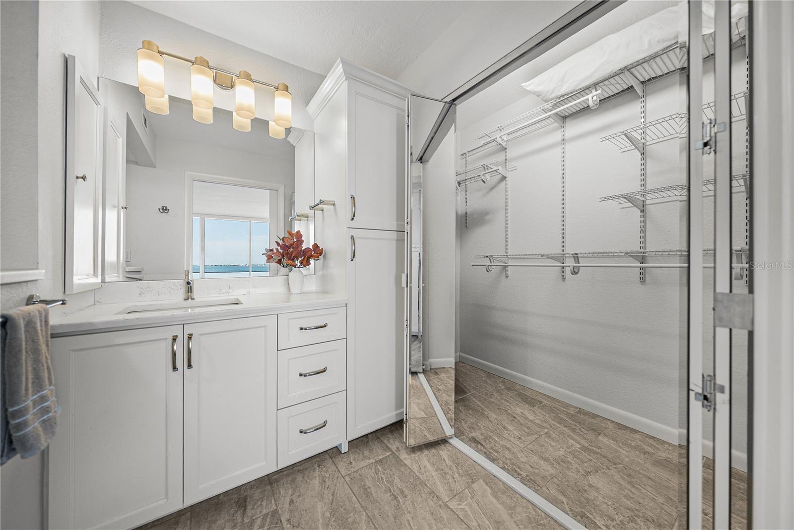 ISLA KEY CONDO - Residential