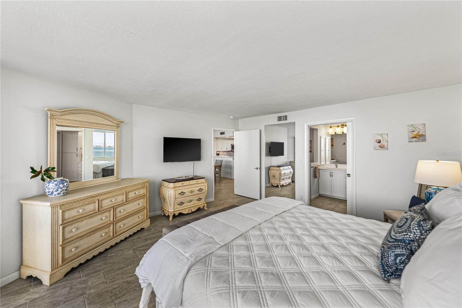 ISLA KEY CONDO - Residential