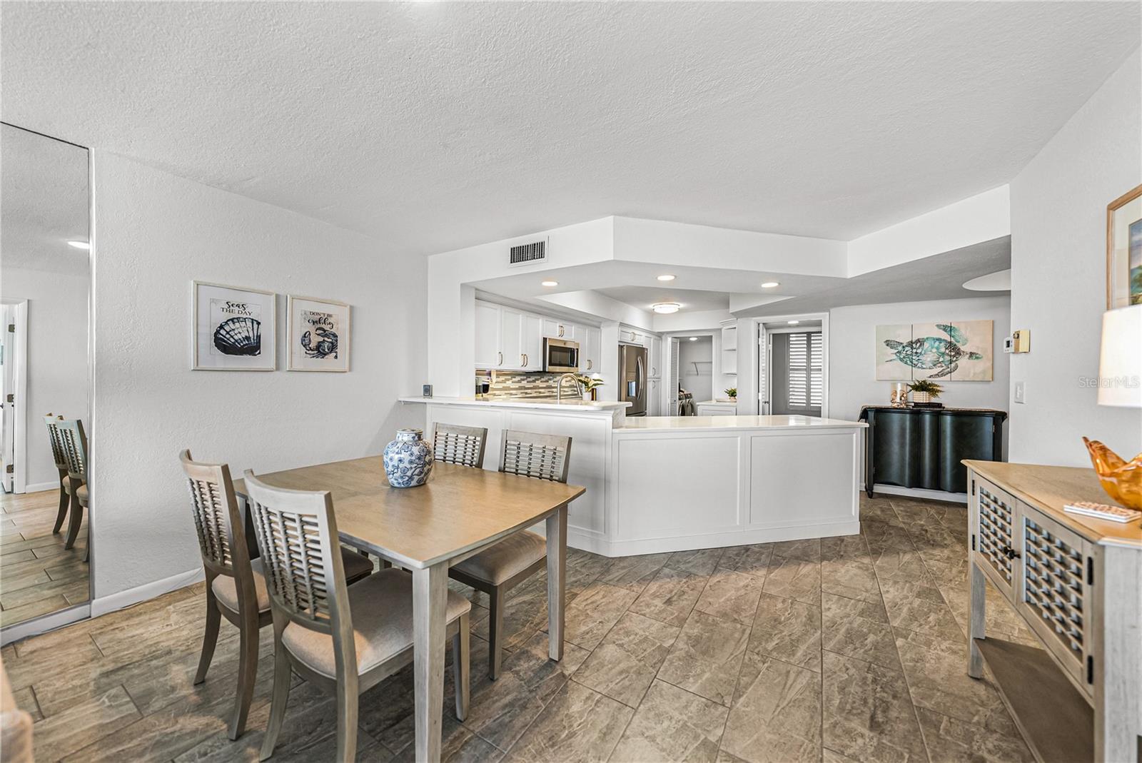 ISLA KEY CONDO - Residential