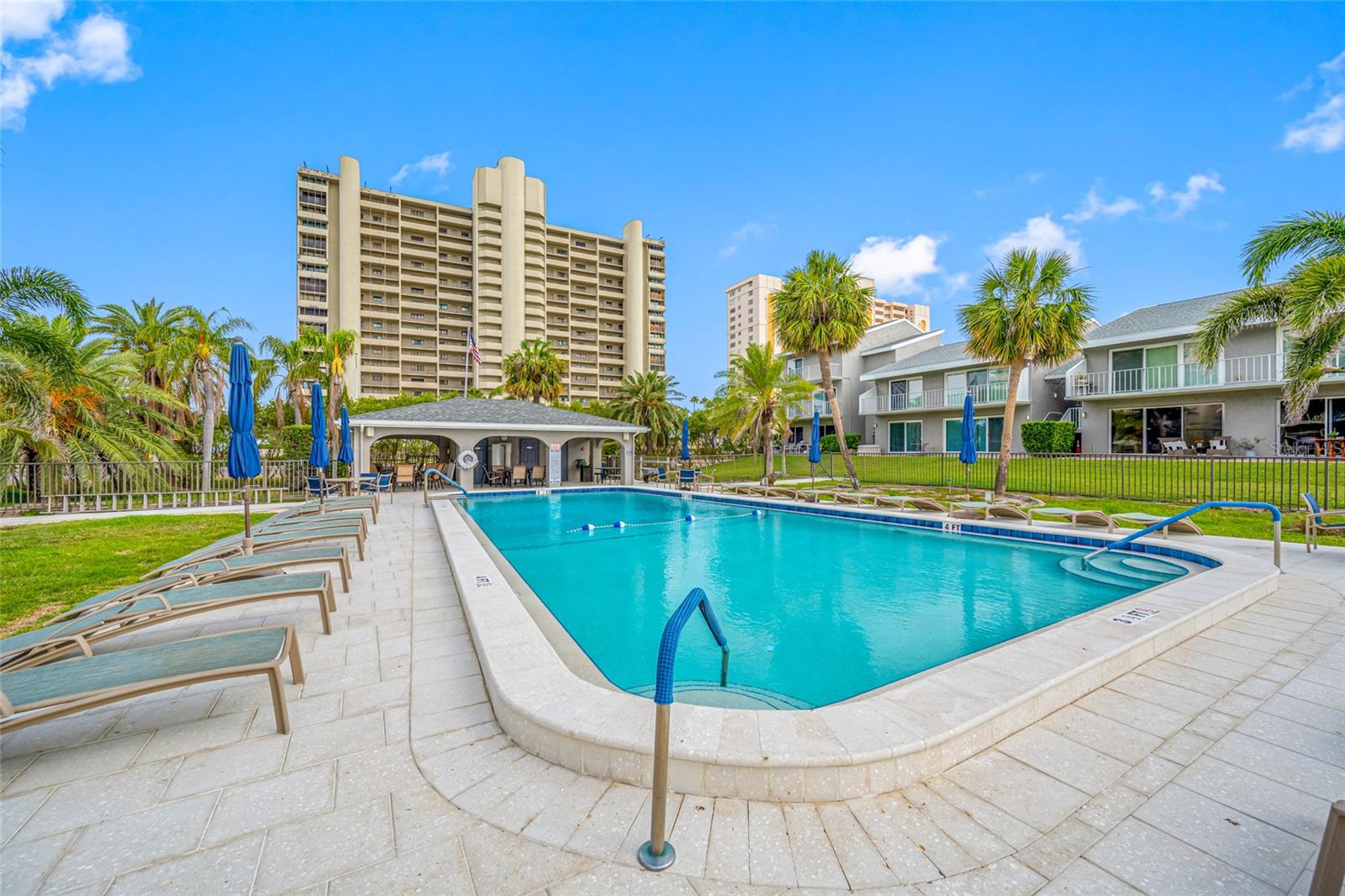 SAND KEY CONDO-BAYSIDE GARDENS III - Residential