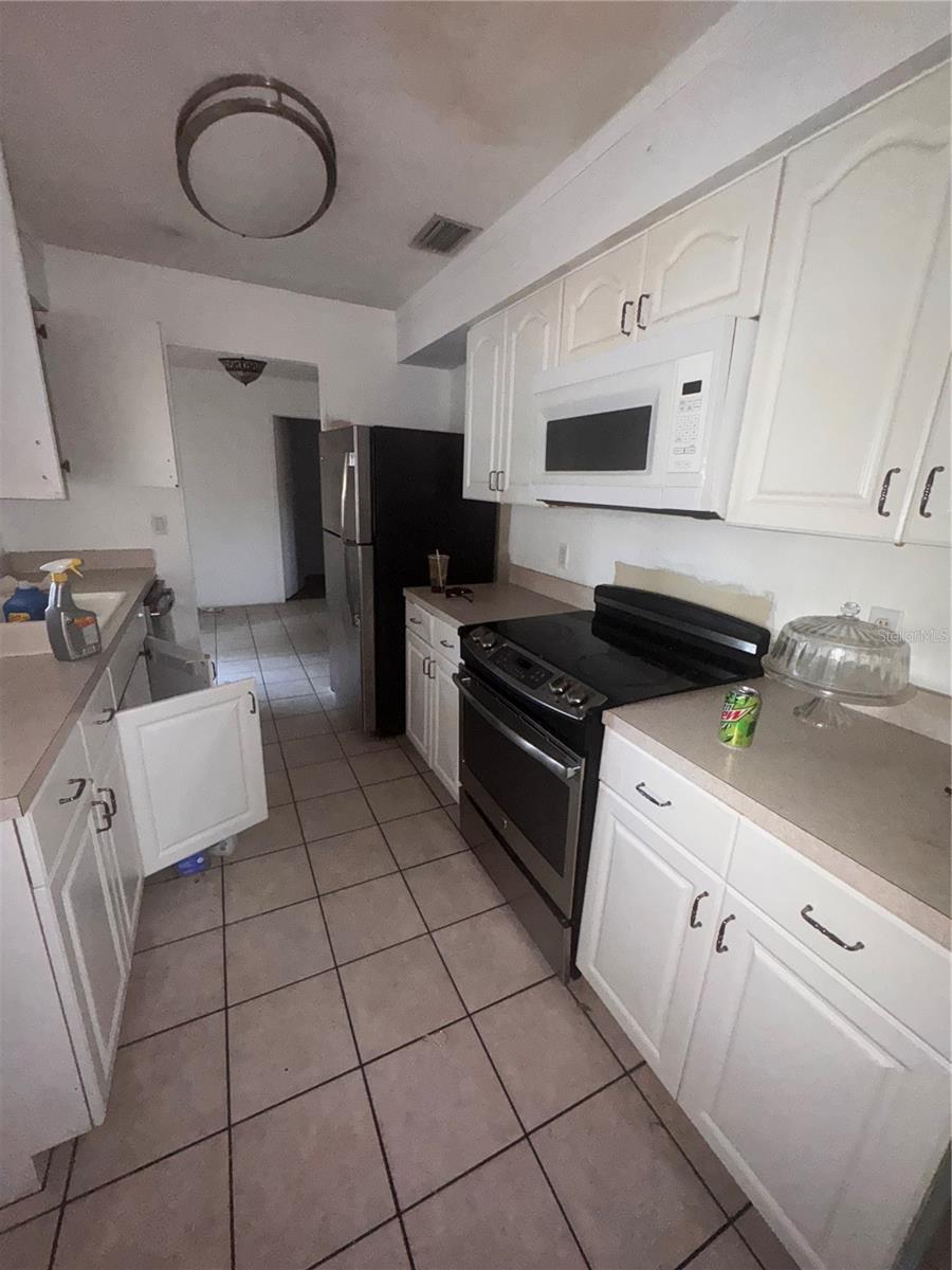 808 WOODLING PLACE
