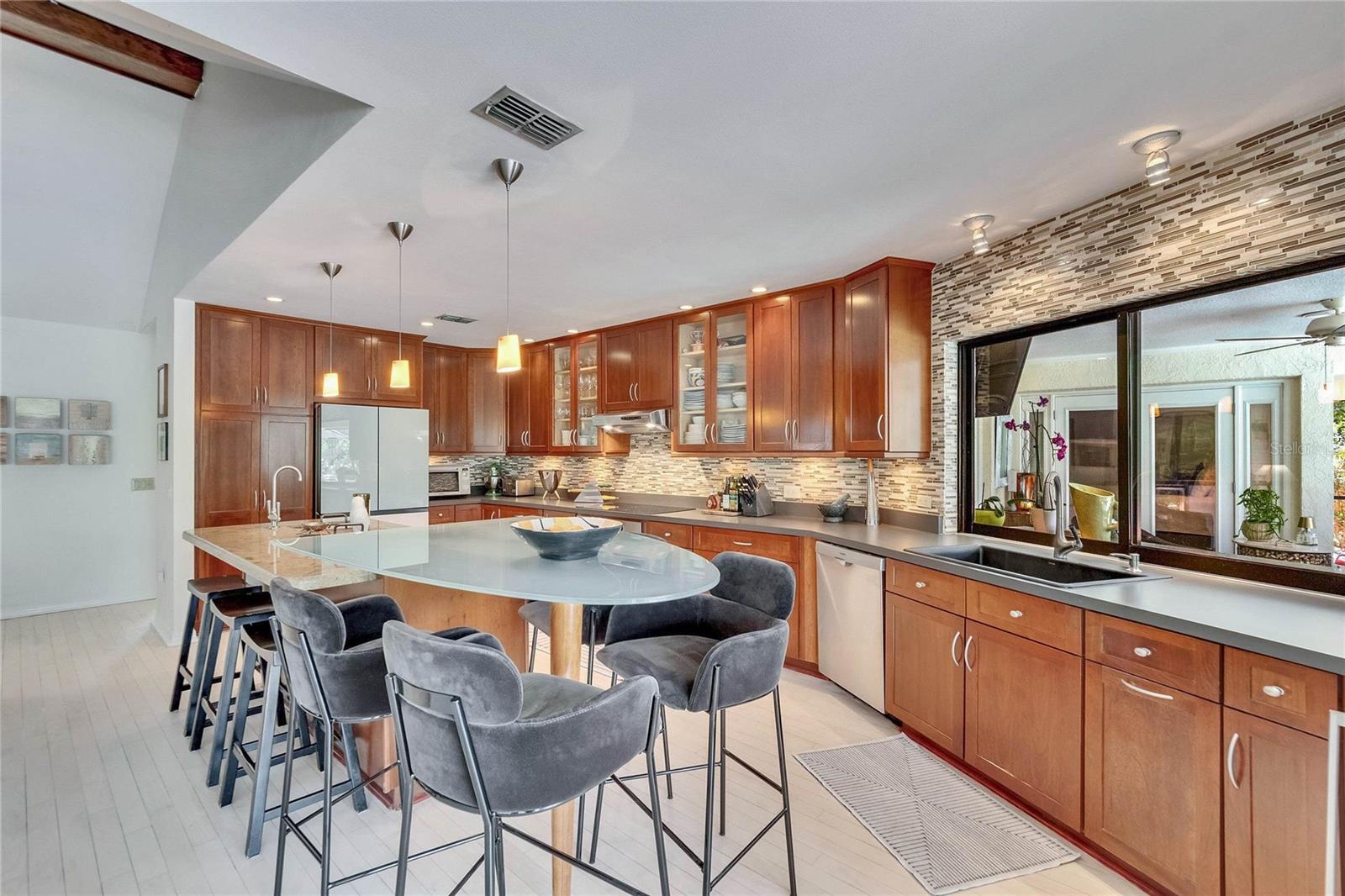 2428 OAK LANDING DRIVE