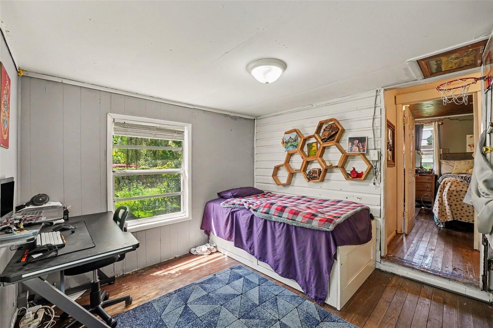 1329 W OAK DRIVE