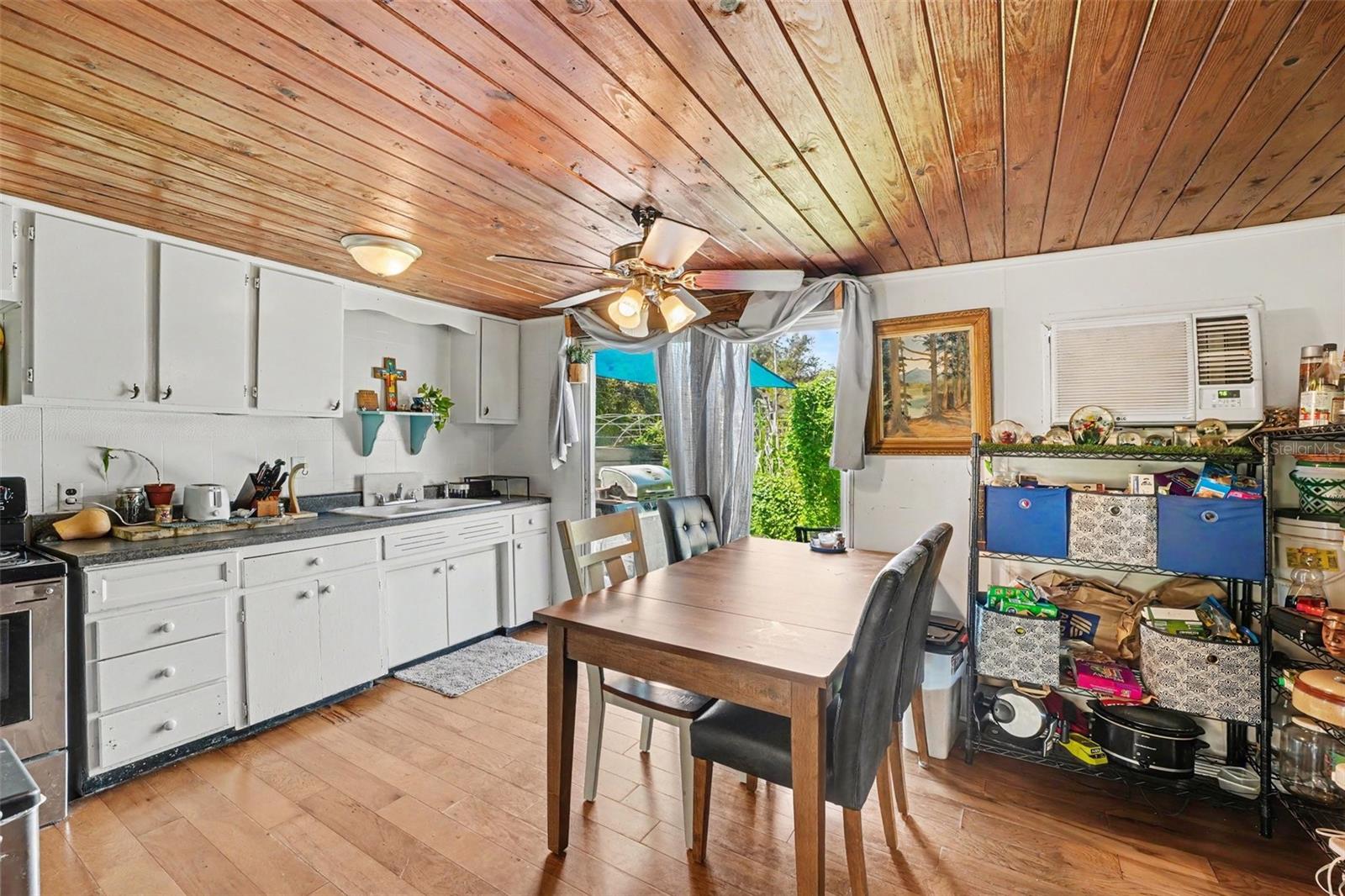 1329 W OAK DRIVE