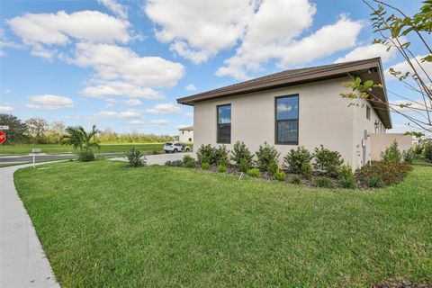 A home in AUBURNDALE