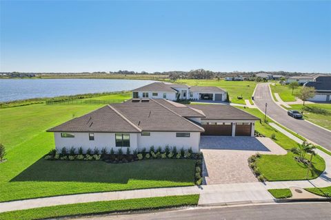 A home in AUBURNDALE