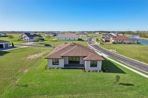 A home in AUBURNDALE