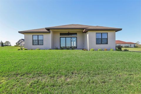 A home in AUBURNDALE