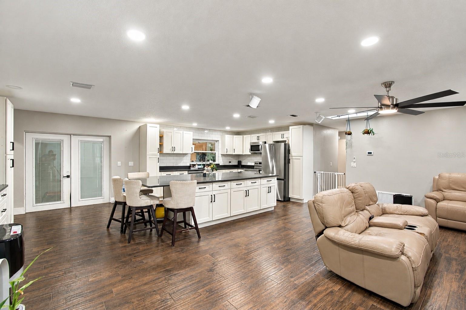 2210 EDGAR COURT