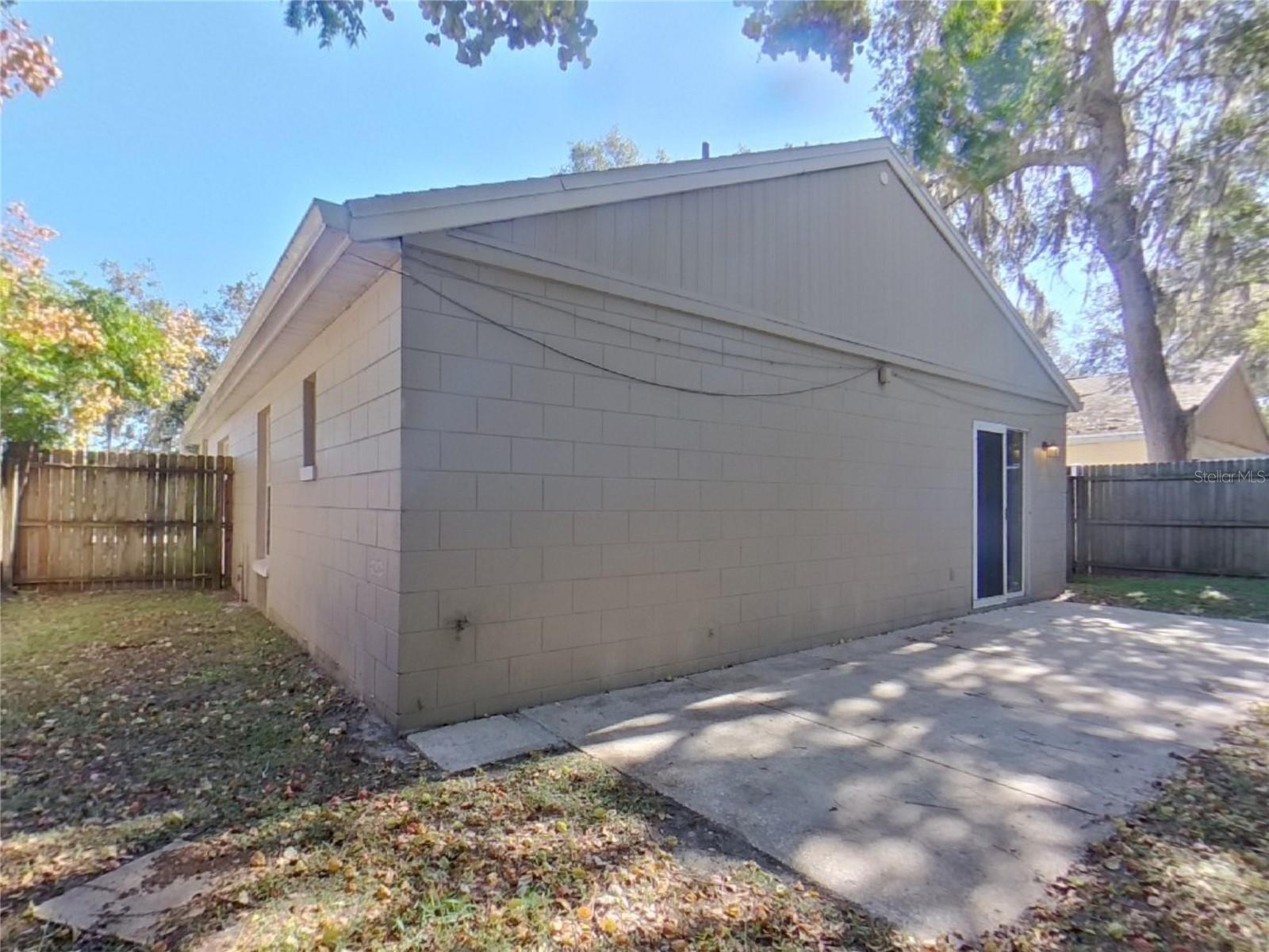 ALLISON OAKES - Residential Lease