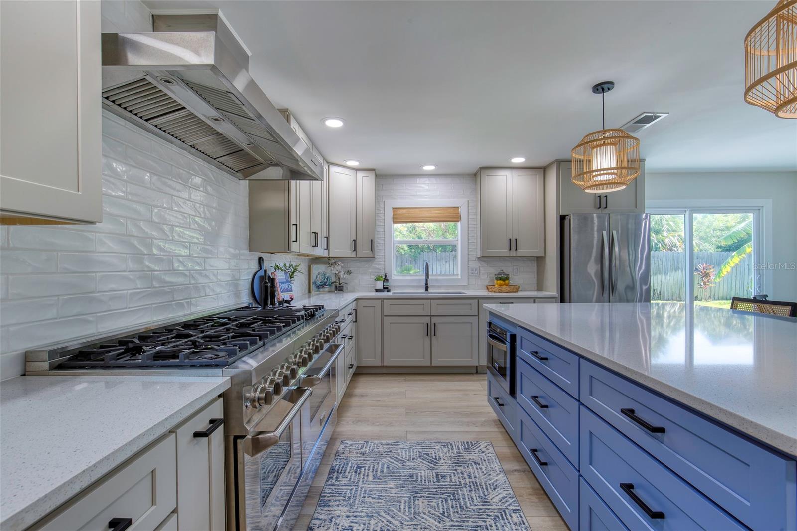 LIGHTHOUSE SHORES - Residential