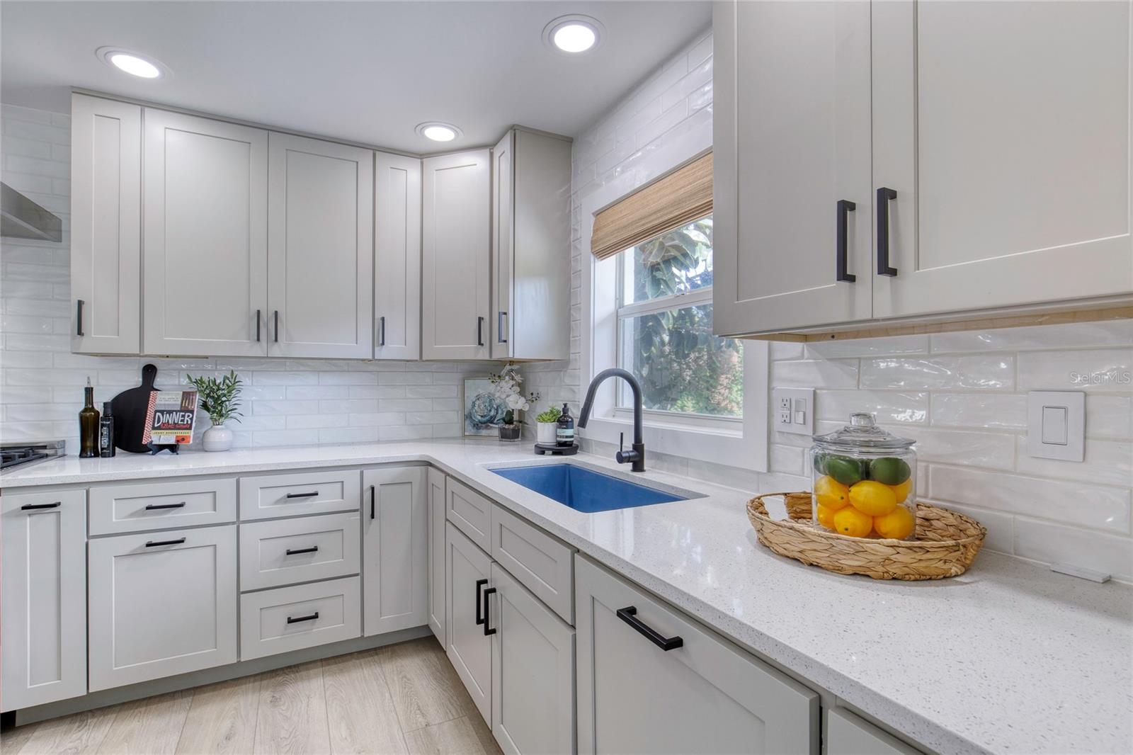 LIGHTHOUSE SHORES - Residential