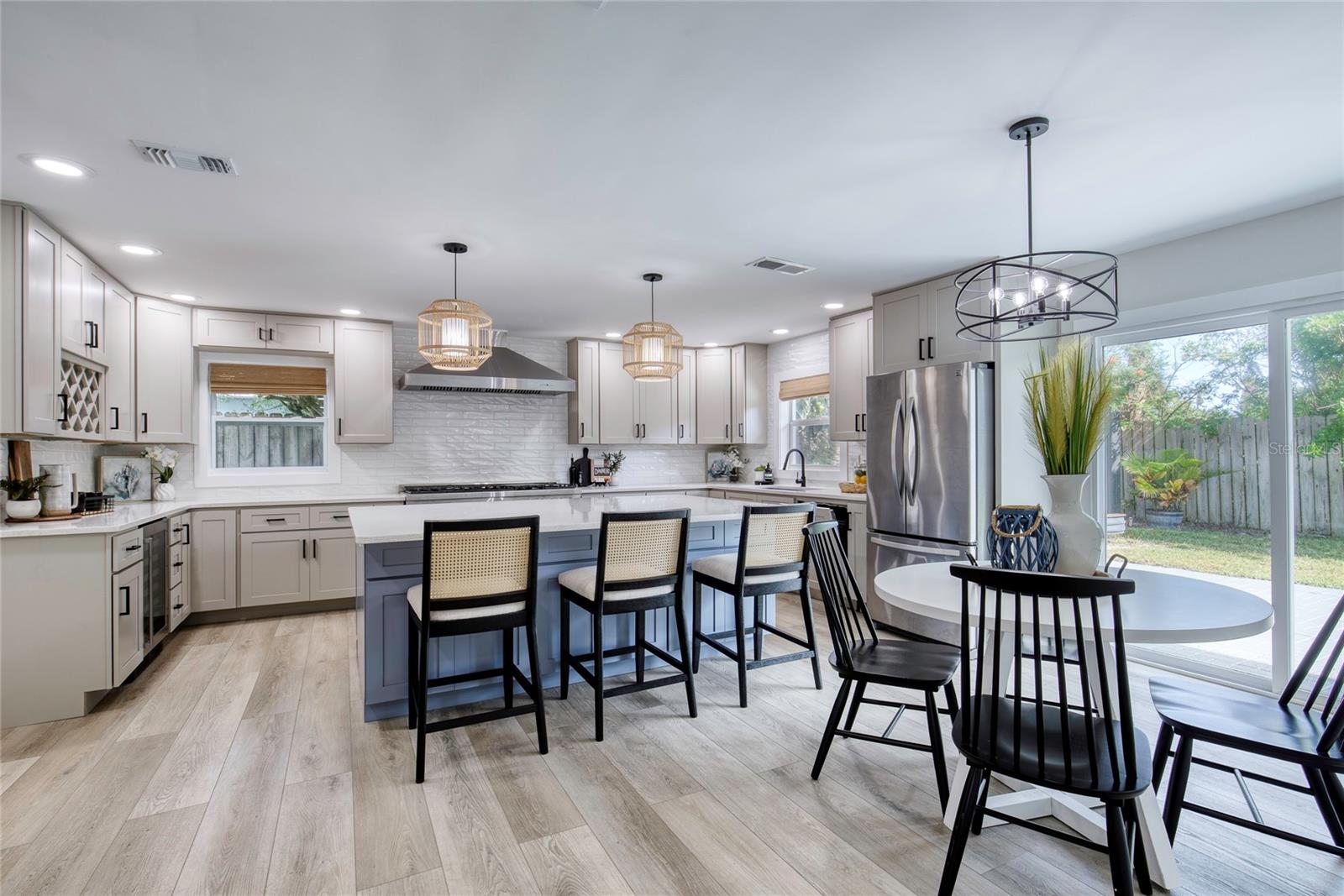 LIGHTHOUSE SHORES - Residential