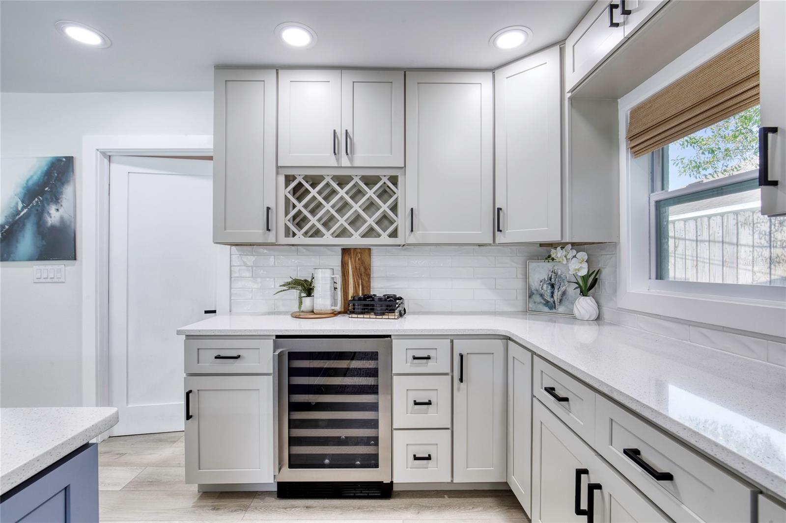 LIGHTHOUSE SHORES - Residential