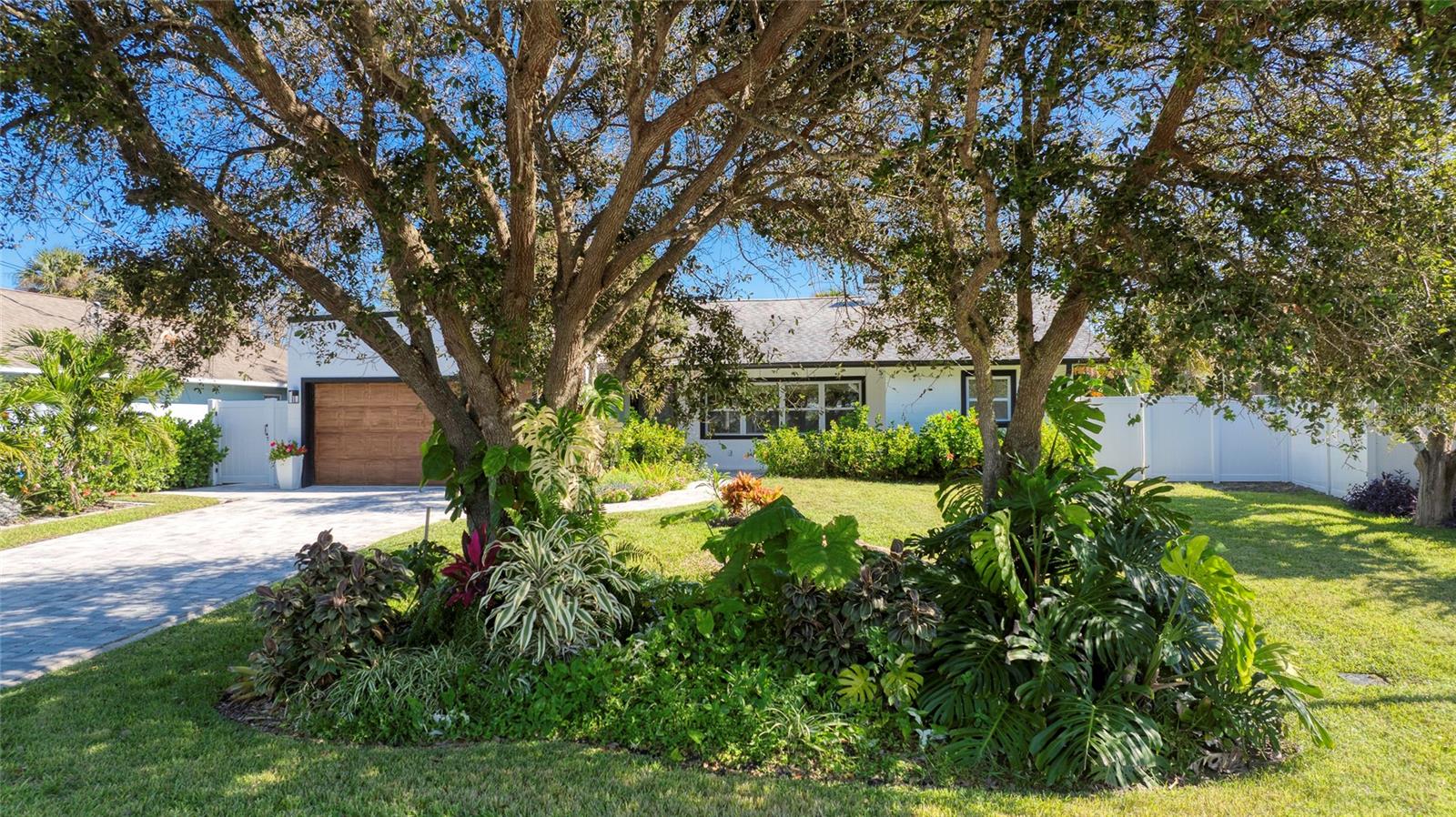 LIGHTHOUSE SHORES - Residential