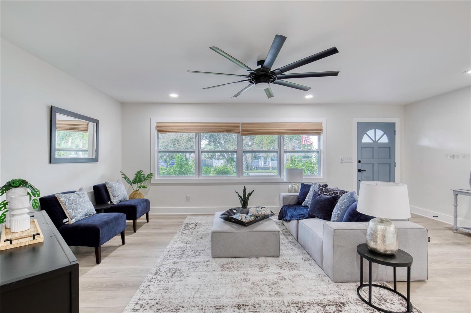 LIGHTHOUSE SHORES - Residential