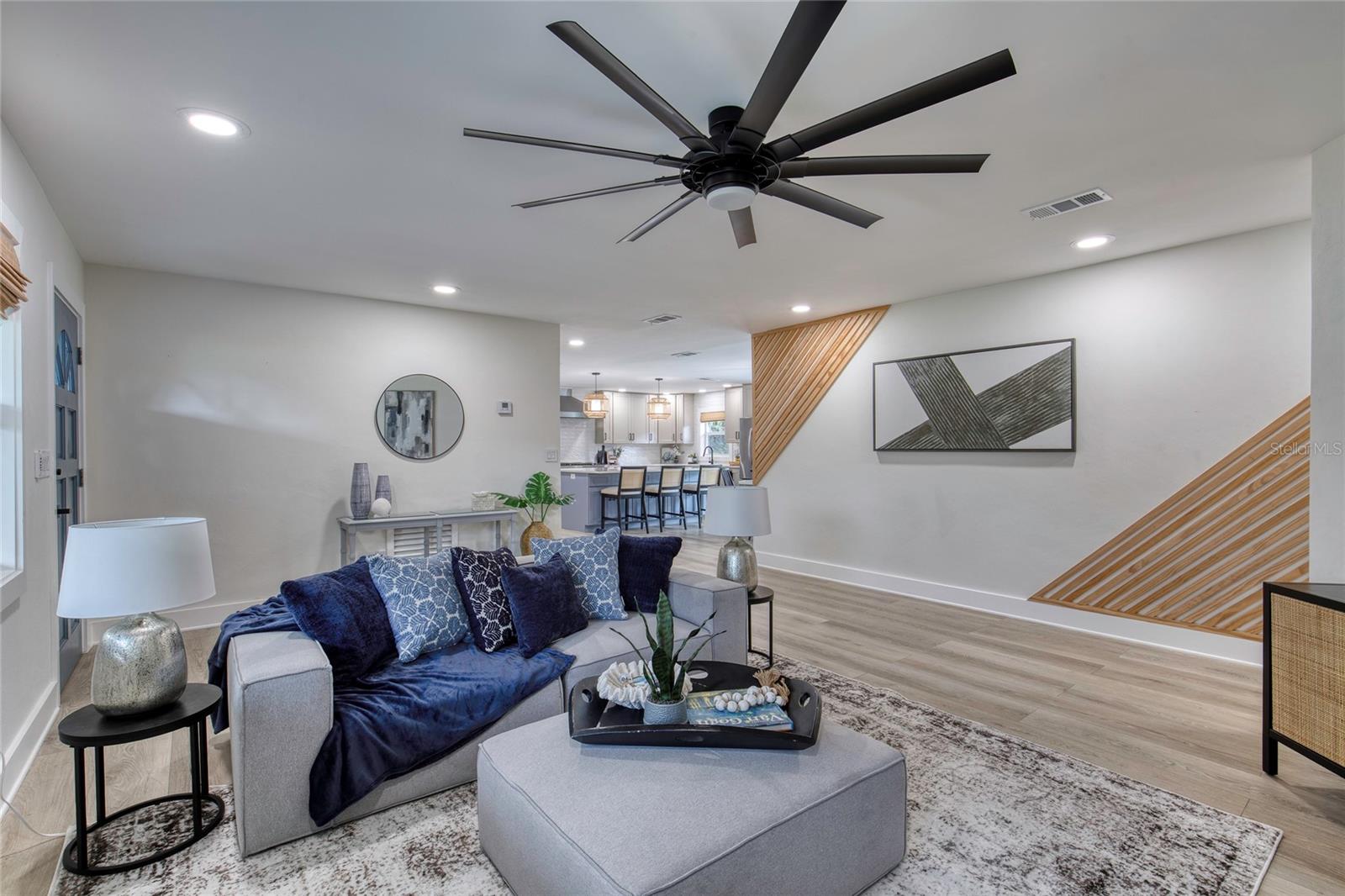 LIGHTHOUSE SHORES - Residential