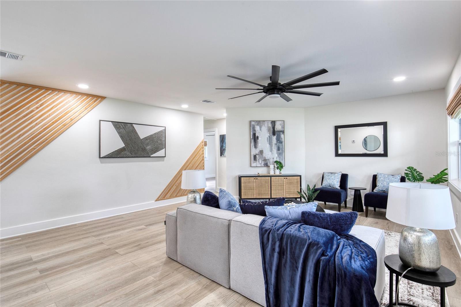 LIGHTHOUSE SHORES - Residential