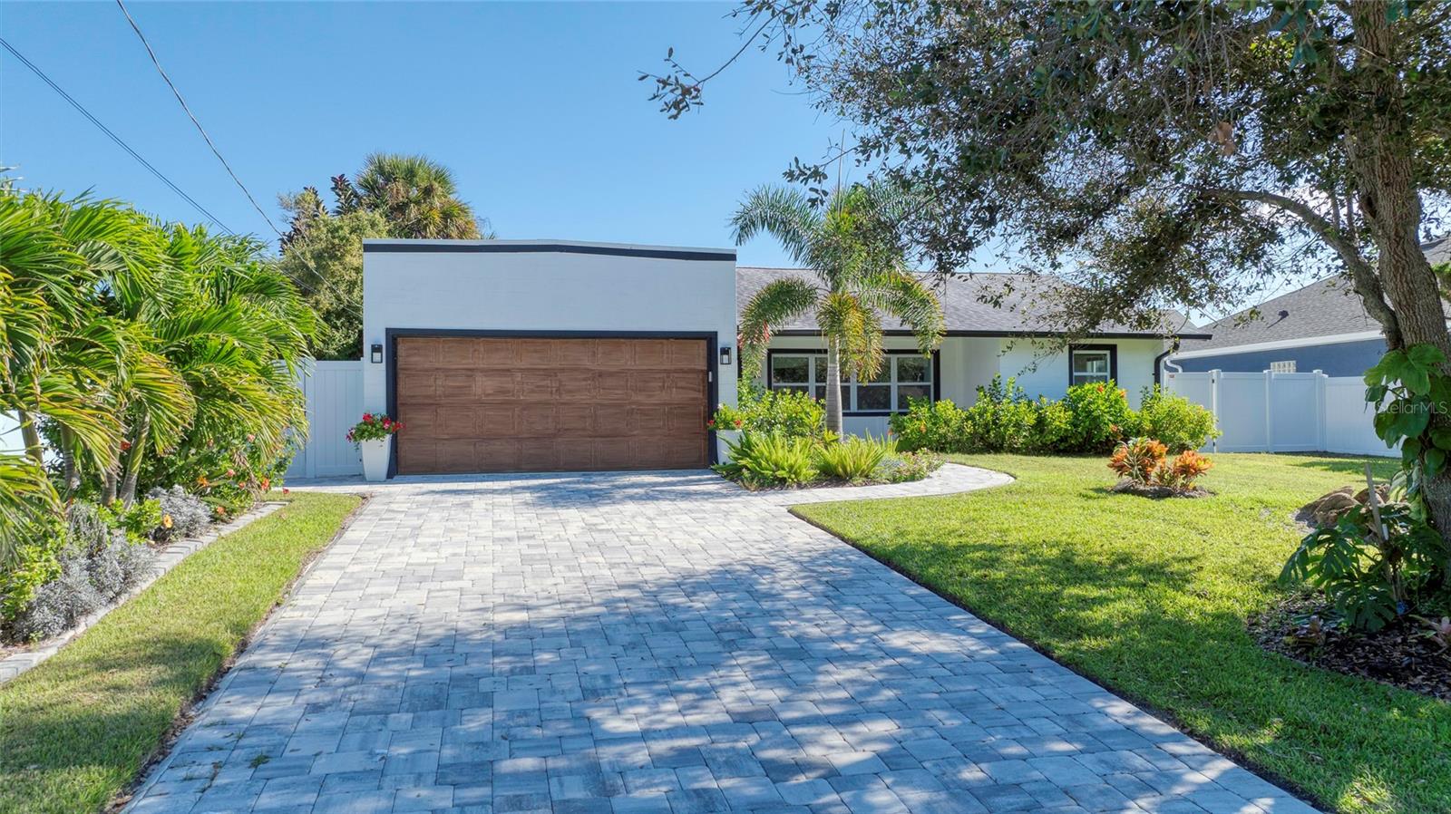 LIGHTHOUSE SHORES - Residential