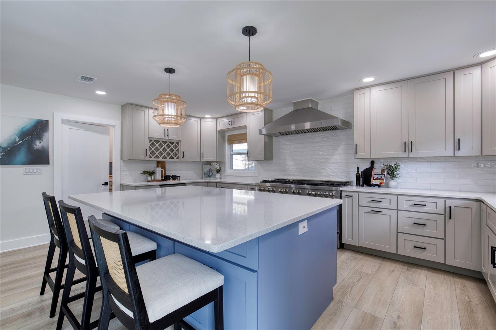 LIGHTHOUSE SHORES - Residential