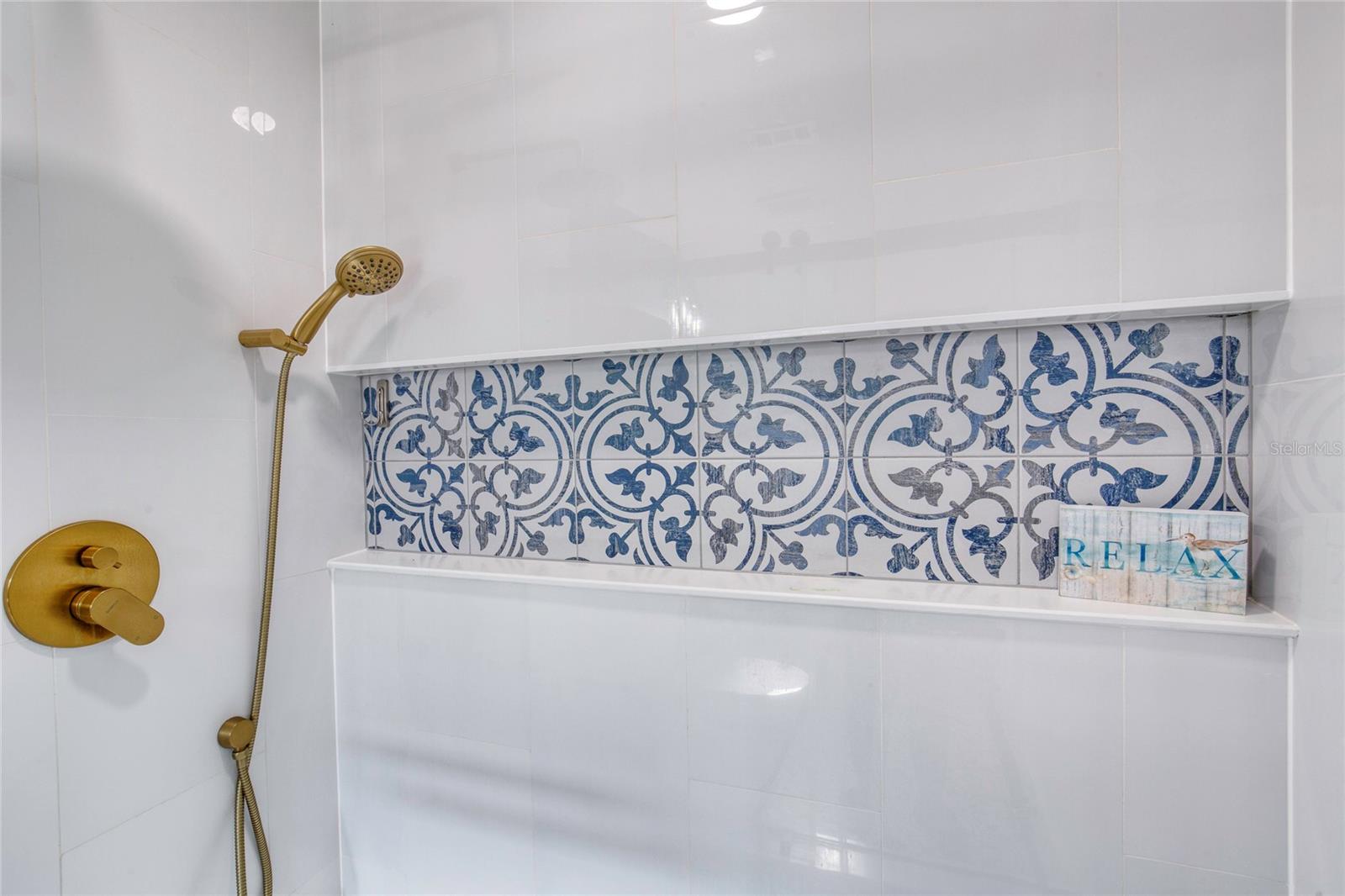 LIGHTHOUSE SHORES - Residential