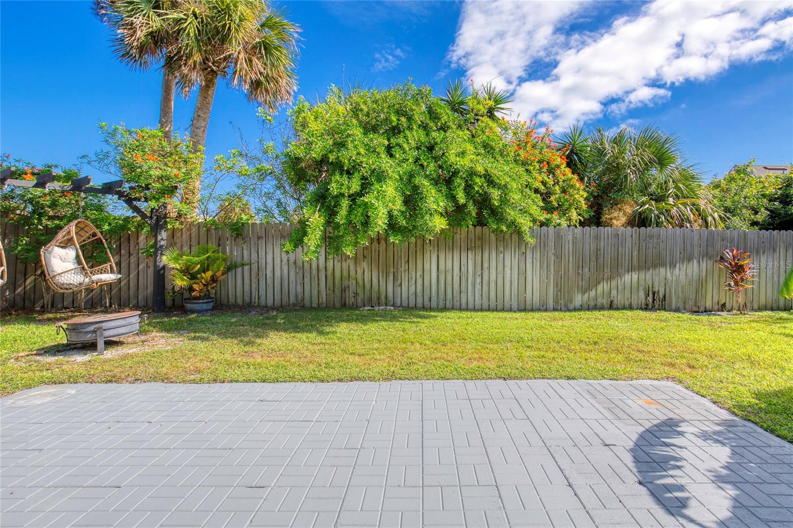 LIGHTHOUSE SHORES - Residential