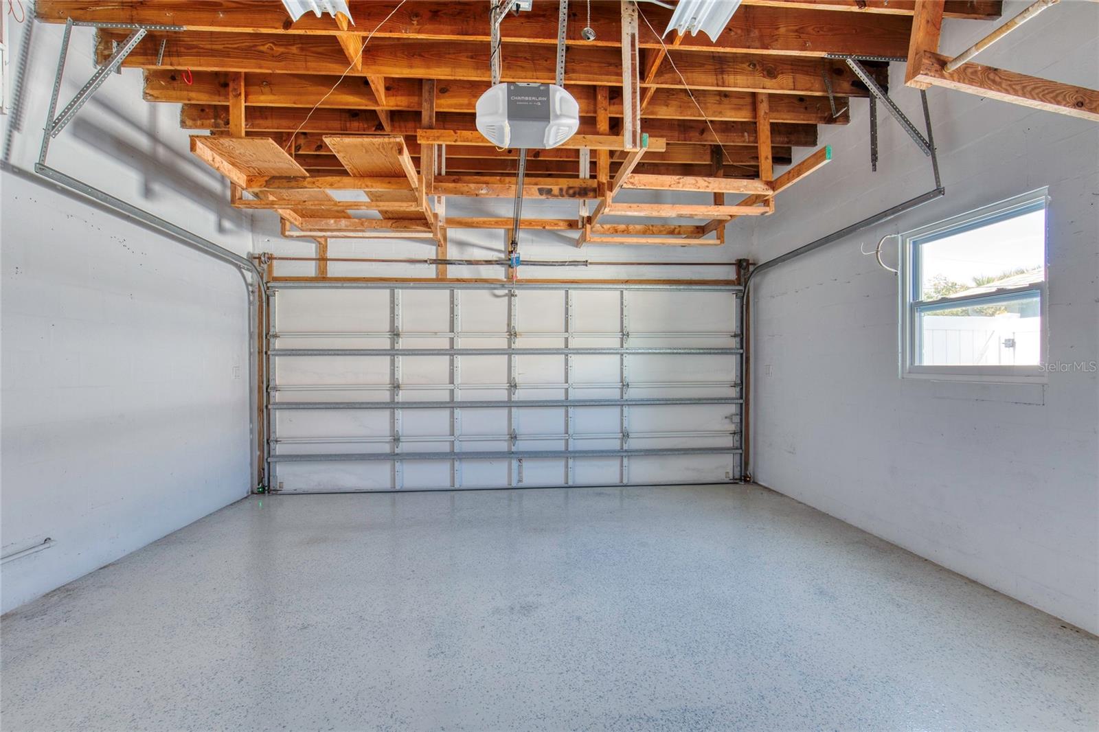 LIGHTHOUSE SHORES - Residential