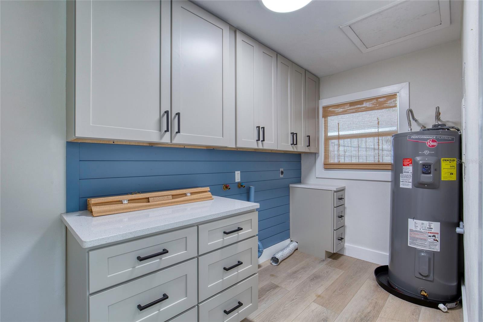 LIGHTHOUSE SHORES - Residential