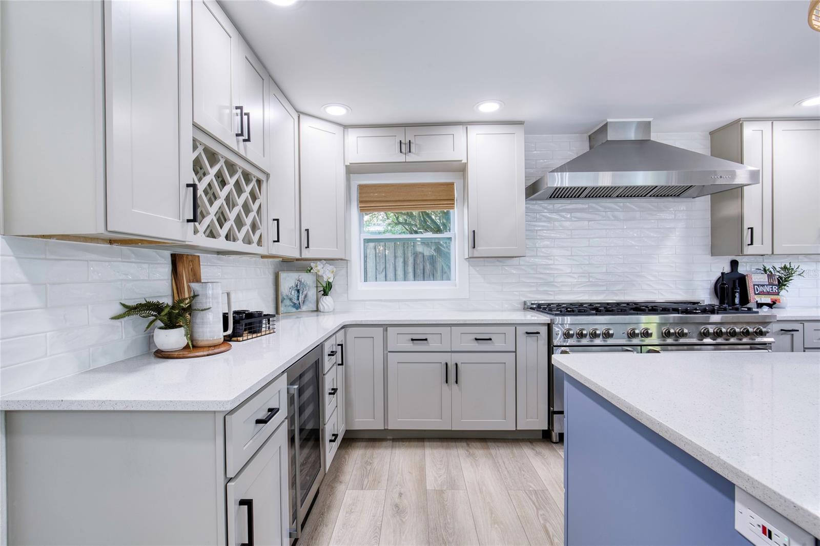 LIGHTHOUSE SHORES - Residential