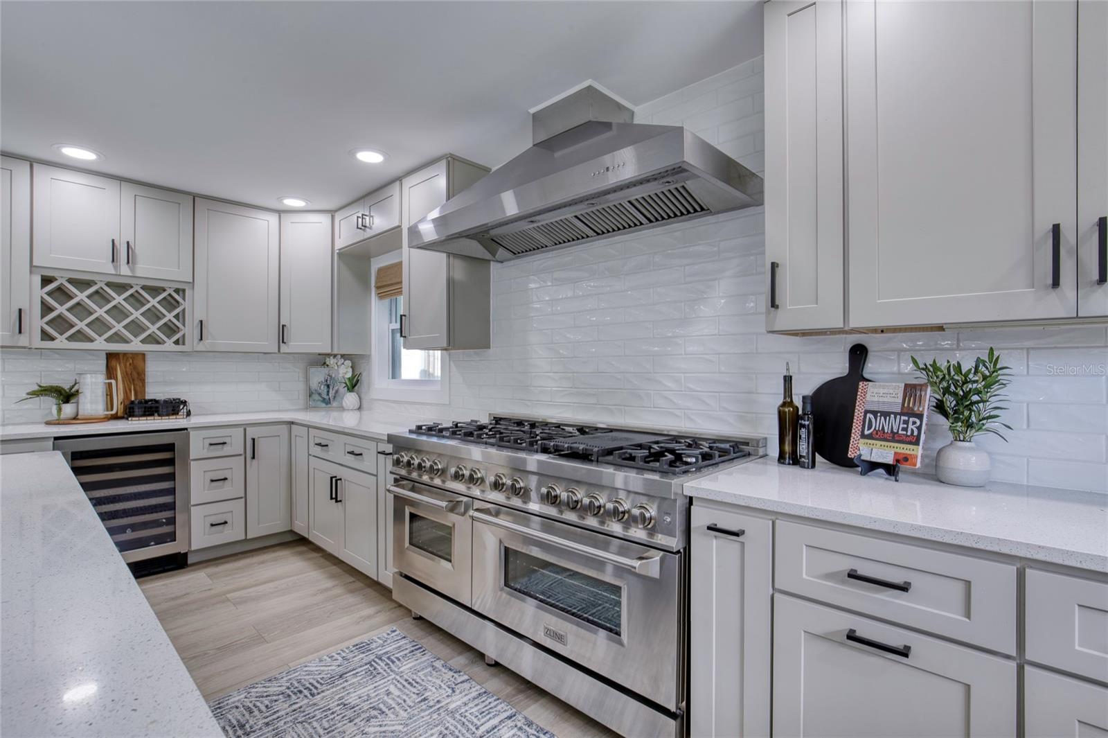 LIGHTHOUSE SHORES - Residential