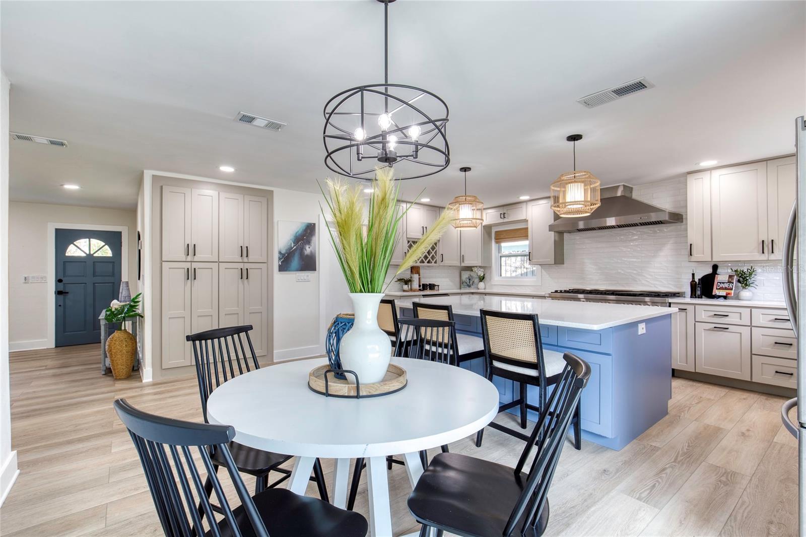 LIGHTHOUSE SHORES - Residential